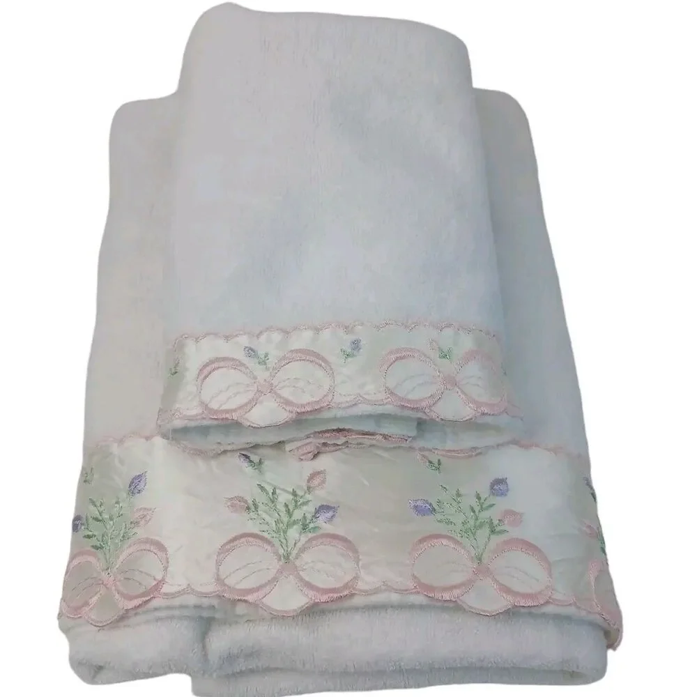 Vintage Avanti Look Towel Set White floral bow Satin Ribbon Scalloped Trim 1978